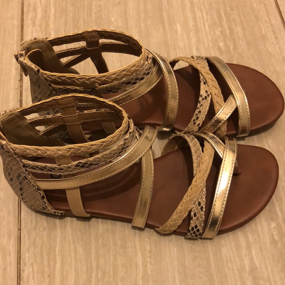So cheetah print metallic ankle strap gold gladiator sandals size 6